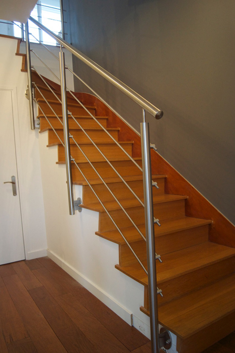 Inspiration : aménager un garde corps d'escalier inox dès l'entrée ... Amenagement inspiration Escalier